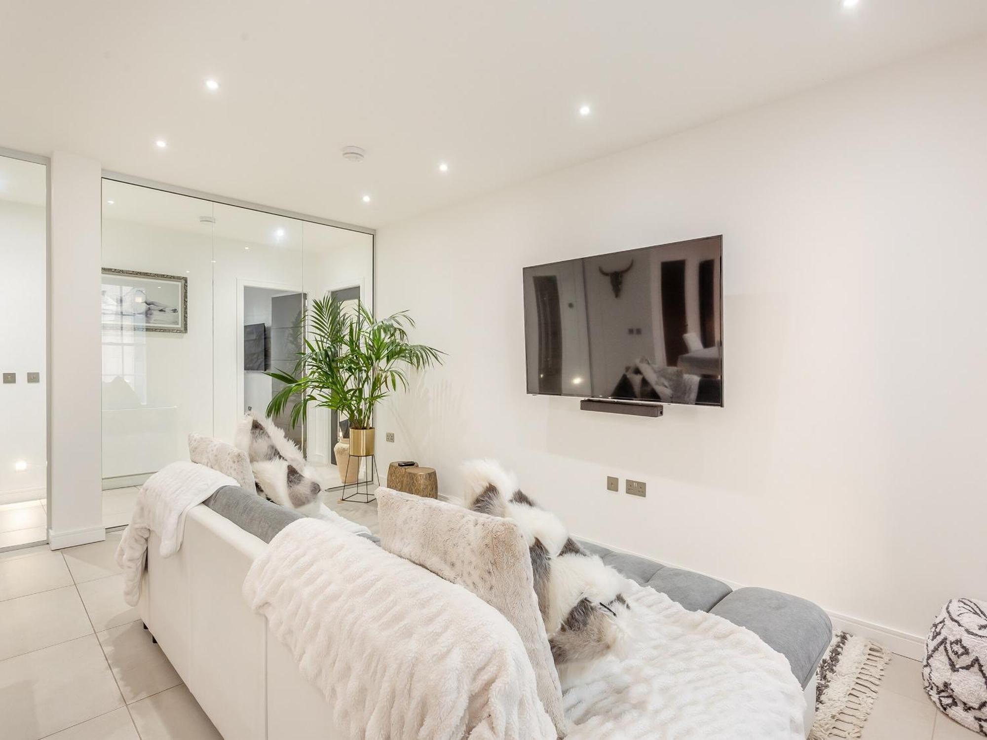 Spire View Villa Абърдийн Екстериор снимка